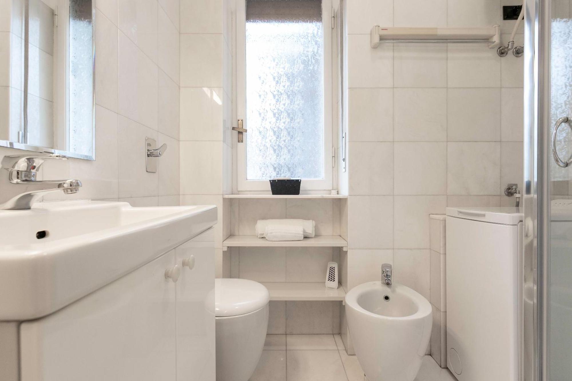 Luna Homes - Studio In Corso Sempione Милан Экстерьер фото